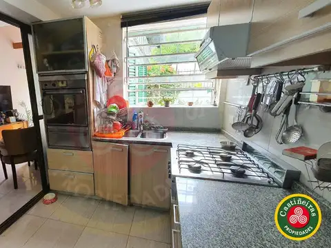 Venta - Chalet y Espacio Profesional, en Temperley, sobre lote de 600 metros cuadrados.