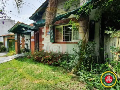 Venta - Chalet y Espacio Profesional, en Temperley, sobre lote de 600 metros cuadrados.