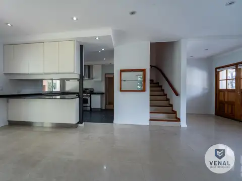 Casa 6 ambientes con 3 baños