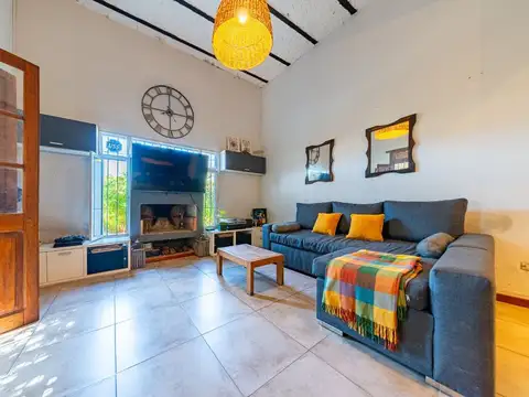 Casa 5 ambientes con 1 baño