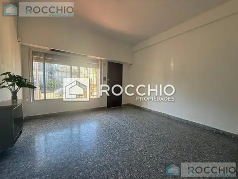 Casa en Alquiler con 3 cocheras