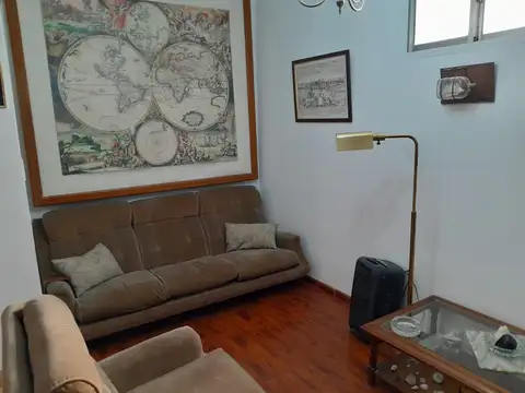 Casa 6 ambientes con 2 baños