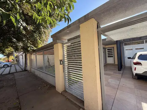 Casa de 3 Dormitorios con pileta en Ricardone.