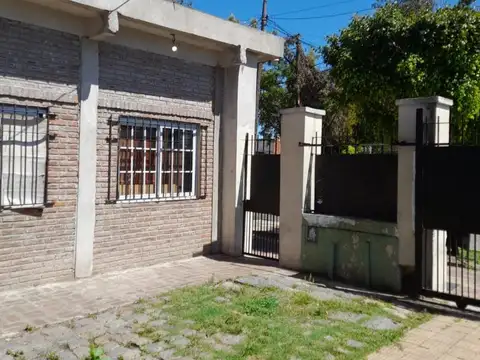 Casa con 12 ambientes. Varios usos.  Super oportunidad!,  en venta .Caseros.