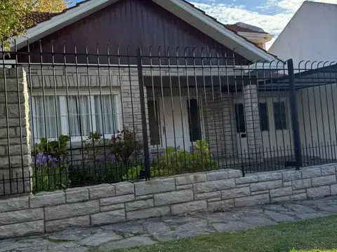 Casa en Venta - 3 Dormitorios 2 Baños - 300mts - Mar Del Plata