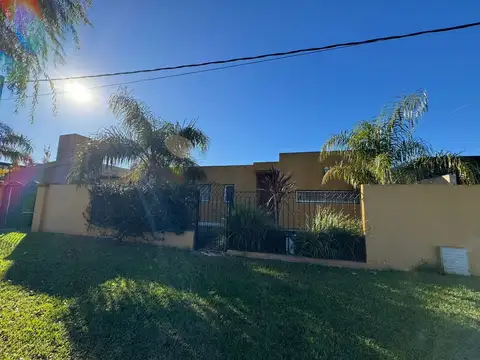 VENTA CASA DE 1/2 DORMITORIOS EN ACEQUIAS ROLDAN