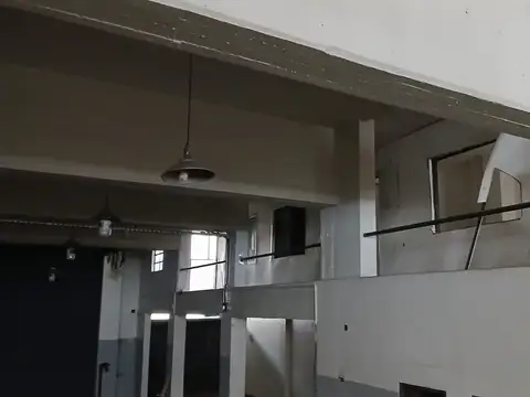 Galpon en Alquiler 34  mts Fondo