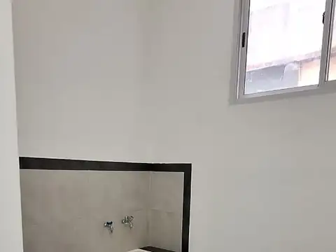 VILLA REAL. MOLIERE 2800. DEPARTAMENTO 2 AMB.RECICLADO A NUEVO.PATIO CUB.LAVADERO. SIN EXPENSAS