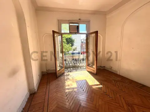 Av. Scalabrini Ortiz 2400, Piso 1