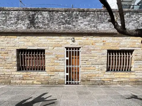 CASA PH 3 AMBIENTES AL FRENTE SOLO 2 EN EL LOTE