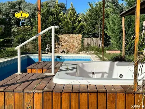 Casa en Alquiler con 2 cocheras