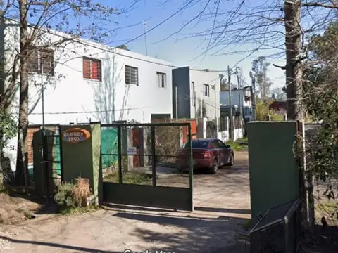 Casa en Alquiler con 5 cocheras