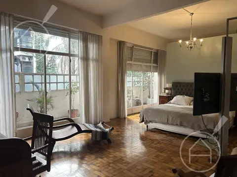 Venta Departamento 5 ambientes con patio Recoleta