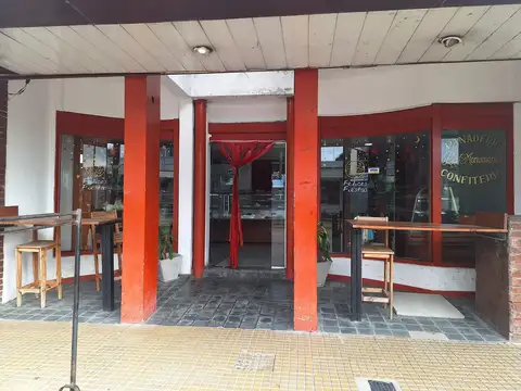 Local + Departamento de tres ambientes a refaccionar