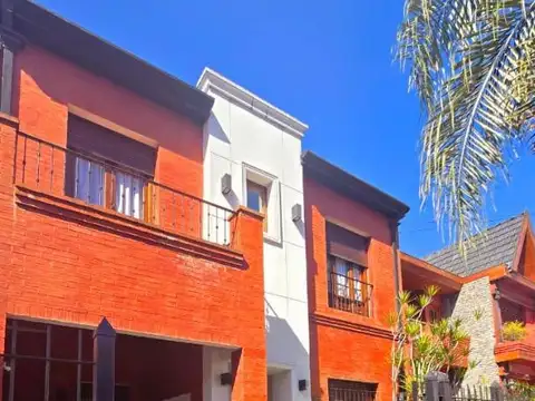 CASA 8 AMBIENTES EN RAMOS MEJIA A LA VENTA.