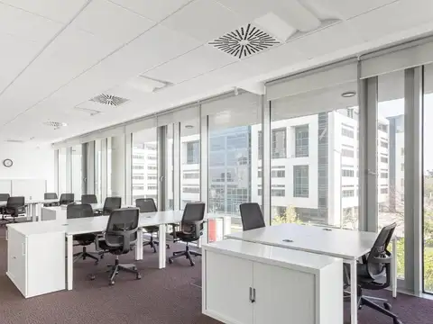 Alquiler de oficina comercial para 4 personas en Asuncion, Artigas.