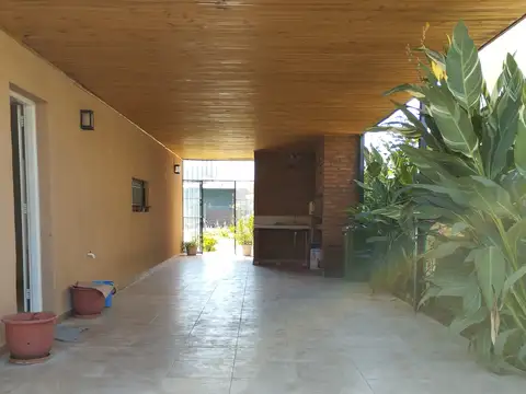 Casa en Alquiler con 1 cochera