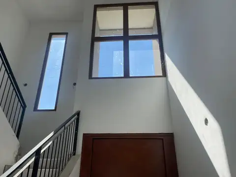CASA EN VENTA CITY BELL 4 DORMITORIO PILETA