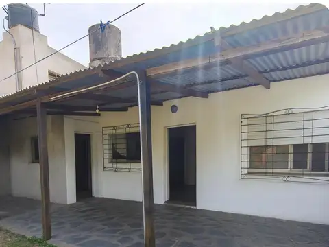 CASA 4 AMB EN VENTA EN LOS POLVORINES APTO CREDITO