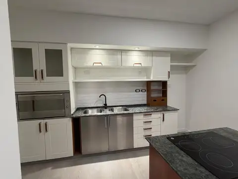 Departamento en  Venta Montecastro 3 ambientes PB con Patio