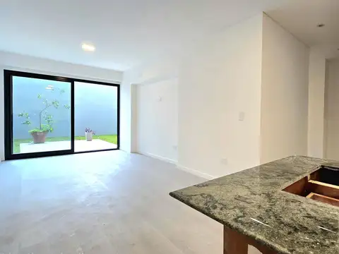 Departamento en  Venta Montecastro 3 ambientes PB con Patio