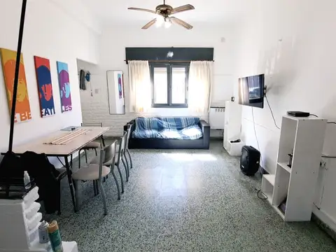 Casa 6 ambientes con 2 baños