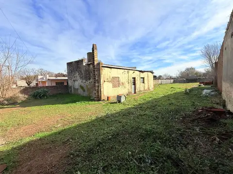 se vende casa a reciclar en San Eduardo