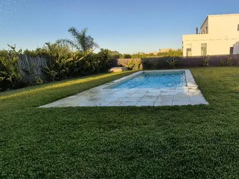 Casa Venta 4 Ambientes en San Ramiro - Pilar del Este