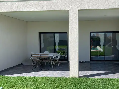 Casa en Venta en Pilar del Este - San Ramiro, USD 185.000