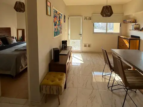 Venta. Luminoso departemento de 2 amb con balcon. Muñiz. Domingo F. Sarmiento N° 1051, 3º piso