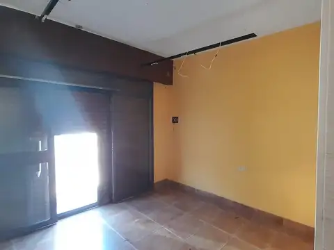 Local en Alquiler en Villa Luzuriaga, $ 250.000