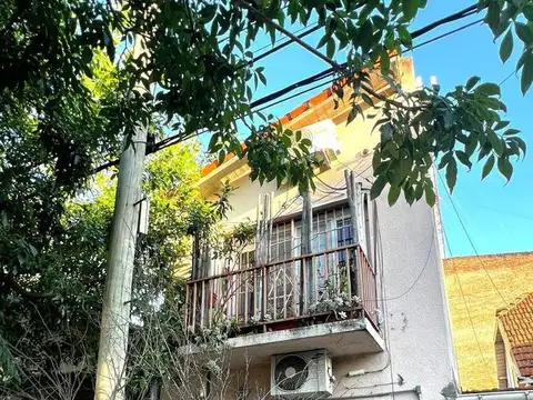 Lindísimo PH a metros de la Av. Maipú. Nuevo precio.