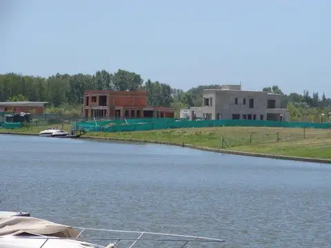 Terreno en Venta en Albanueva, USD 1.050.000