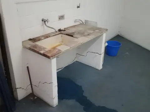 VENTA DE LOCAL EN POMPEYA ( SOBRE AV. SAENZ )