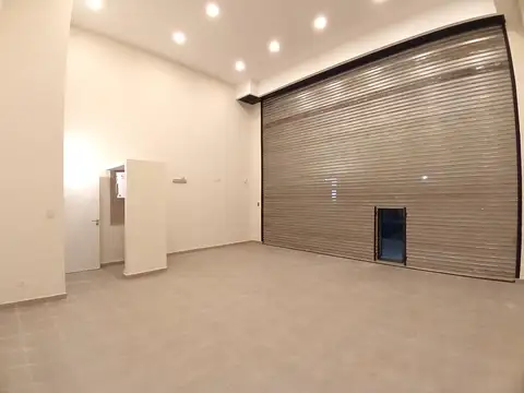 Amplio LOCAL a ESTRENAR con doble altura, toilette, cocheras en Monserrat APTO Todo Destino