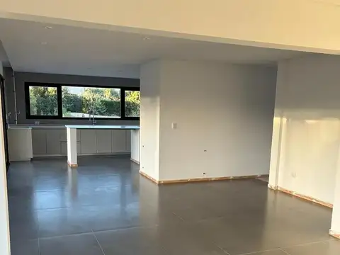 Casa 6 ambientes con 3 baños
