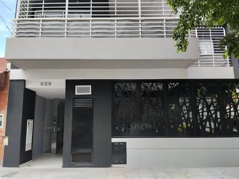 departamento de 2 ambientes con patio y 2 baños completos 