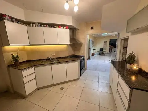 PH EN VENTA 4 AMB 5 DORMITORIOS APTO PROFESIONAL Y COMERCIAL