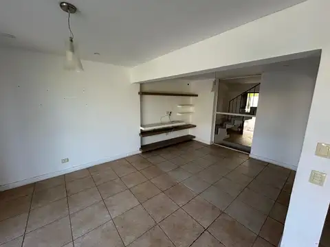 Casa en Alquiler con 1 cochera