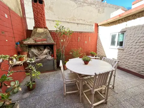 VENTA PH FRENTE - 4 AMB CON PATIO Y TERRAZA - SOBRE BOULEVARD RAMON FALCON - A 1 C. PLAZA LOS ANDES