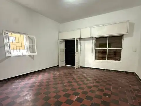 Vta Local con entrada de vehículo