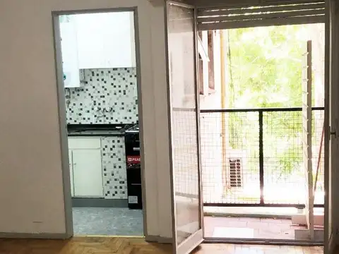 DEPARTAMENTO MONOAMBIENTE CON BALCON. LUMINOSO.