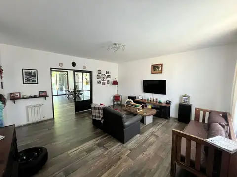 Casa 5 ambientes con 4 baños