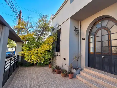 Casa de estilo, 3 dormitorios, apta crédito