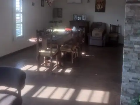 Casa 3 ambientes con 2 baños