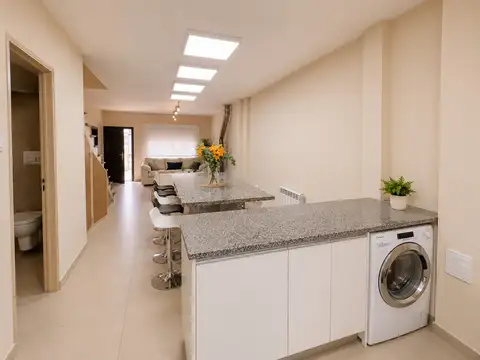 Duplex en Venta en Florida Oeste - 3 Dorm., Suite, Jardin y Cochera