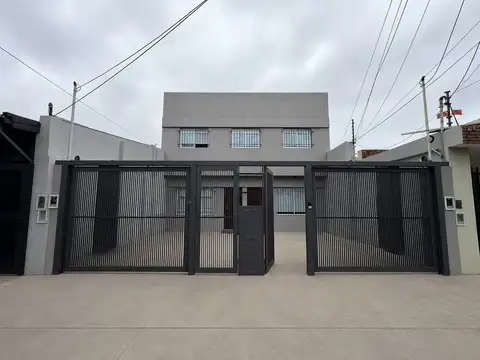 Duplex en Venta en Florida Oeste - 3 Dorm., Suite, Jardin y Cochera