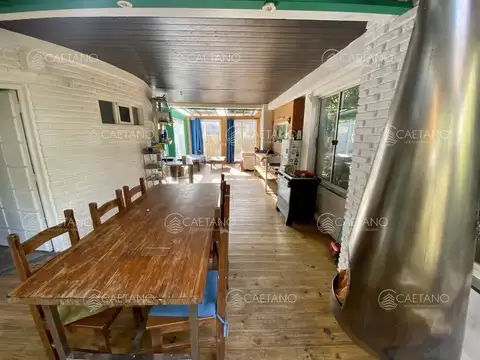 Casa 5 ambientes con 3 baños