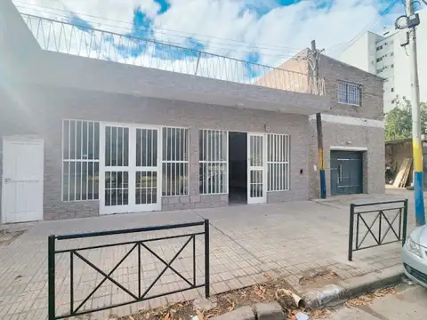 AMPLIO SALÓN COMERCIAL CON GALPÓN VTA. DE OBLIGADO 4729