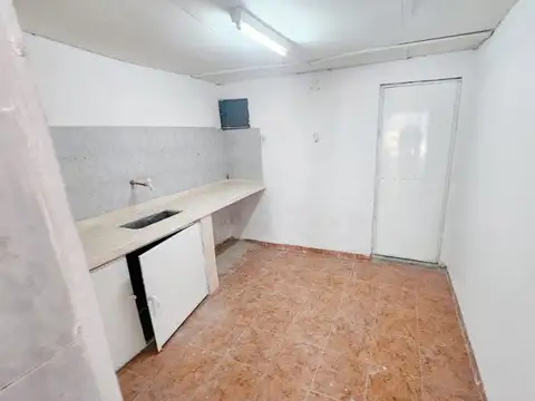 AMPLIO SALÓN COMERCIAL CON GALPÓN VTA. DE OBLIGADO 4729